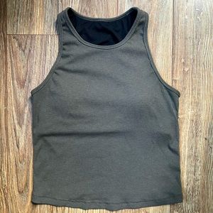 Vuori cropped Racerback, army green, small, shelf bra